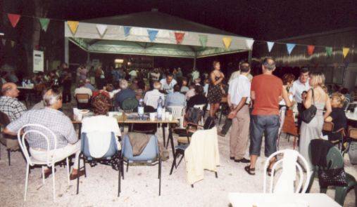  Una delle feste nel parco del DLF 