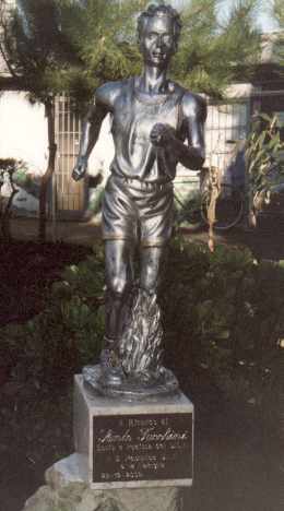 La stele a ricordo di Sante Facchini.