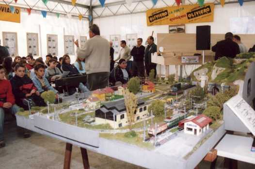 Il Gruppo Fermodellistico del DLF incontra i ragazzi della città.