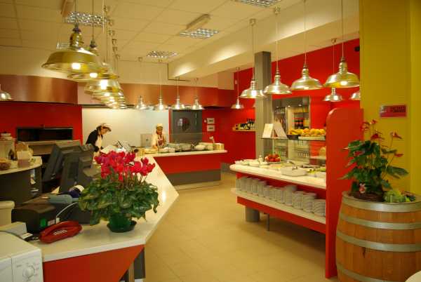  L'interno del nuovo ristorante - self service all'interno della sede del DLF Rimini. 
