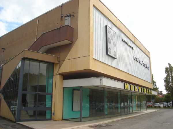  Parziale vista della multisala cinema settebello. 