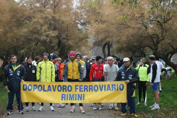  Il gruppo podistico nel parco Cervi. 