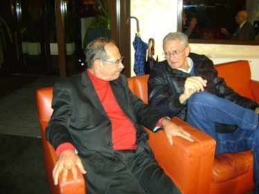  La foto riprende il presidente del nostro DLF Giovanni Vannini a colloquio con il presidente della Societ&agrave; DLF BO dottor Giuseppe Caputo, durante una pausa dei lavori. 