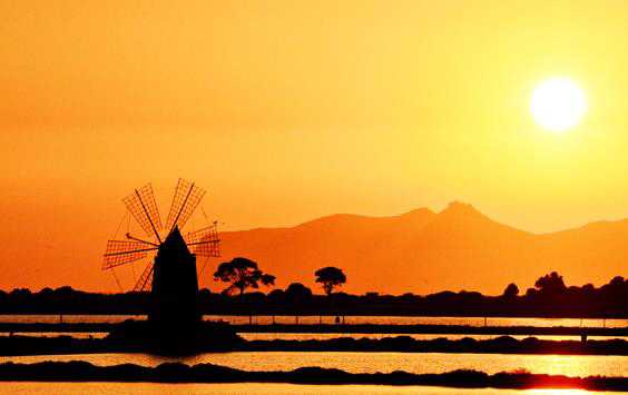 Tramonto sulle saline.