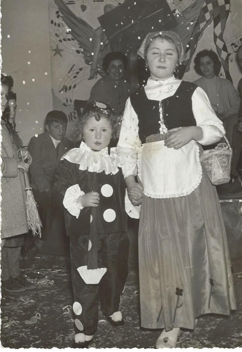 Carnevale 1958: le sorelle Gabriella e Liviana Parri.